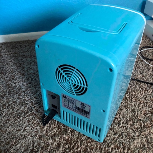 Mini Fridge - Picture 4 of 4